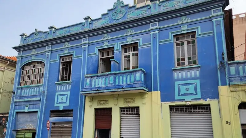 Limeira interdita prédio precário usado por pessoas em situação de rua e usuários de drogas