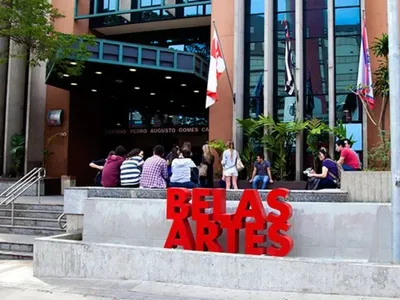 Alunos relatam disparos em tentativa de assalto na Faculdade Belas Artes, em SP