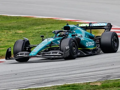 Drugovich percorre quase 1400km com carro da Aston Martin em teste de pneus da F1 para 2026