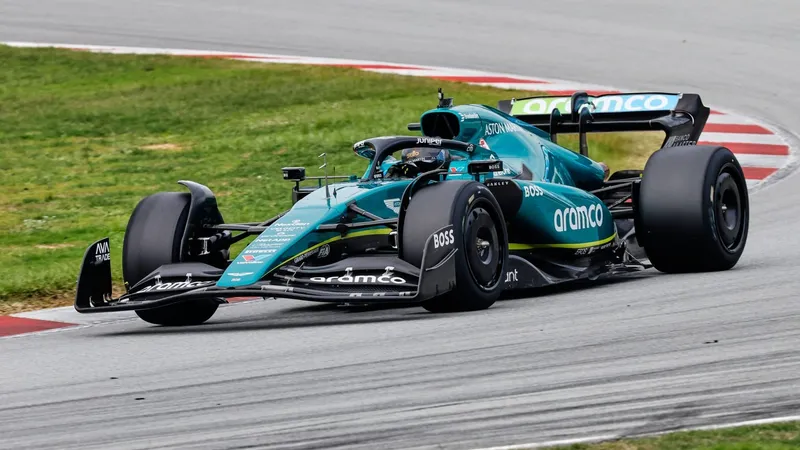 Drugovich percorre quase 1400km com carro da Aston Martin em teste de pneus da F1 para 2026