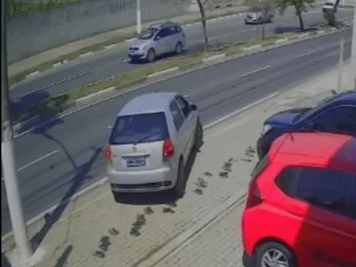 Mulher faz teste-drive em concessionária e vai embora com o carro no interior de SP