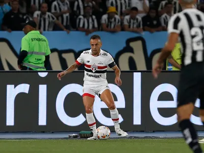 Zubeldía e Rafinha exaltam entrega do São Paulo contra Botafogo: "É Copa, se sofre"