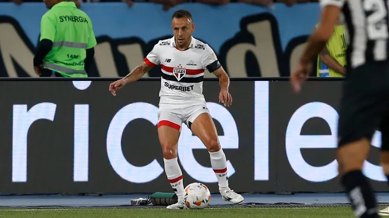 Zubeldía e Rafinha exaltam entrega do São Paulo contra Botafogo: "É Copa, se sofre"