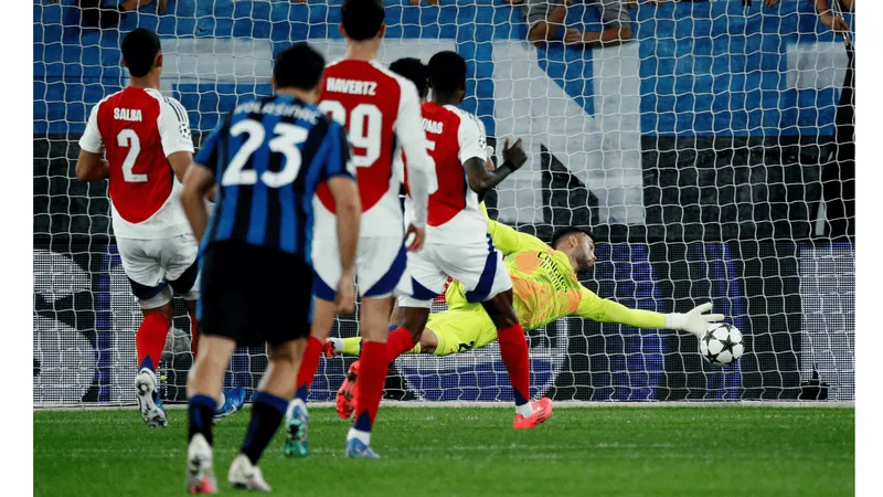 Raya defende pênalti e Arsenal estreia com empate contra a Atalanta na Champions League