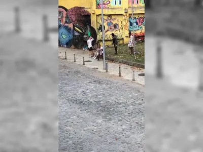 Turista do Paraná é esfaqueado no braço durante um assalto na Lapa, na região central do Rio