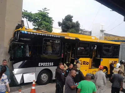 VÍDEO: Acidente com ônibus do BRT deixa 66 feridos no RJ