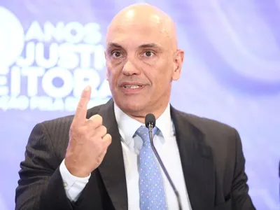 Moraes mantém X suspenso e pede detalhes da representação da rede no país