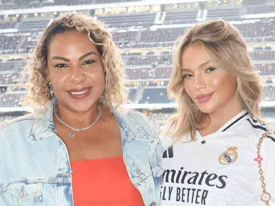 Mãe e esposa de Endrick deixam brigas de lado e posam juntas em jogo do Real Madrid