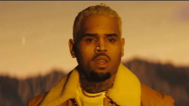 Chris Brown anuncia show no Brasil: “Estou chegando”