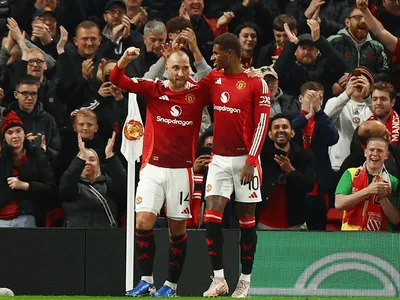 Manchester United joga mal e só empata com o Twente por 1 a 1 na estreia da Liga Europa