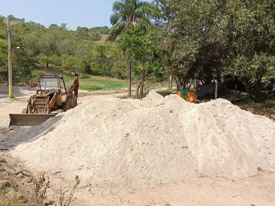 Crime ambiental: polícia apreende maquinário para extração ilegal de areia