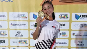 Júlia Isogai é campeã dos Jogos Brasileiros Escolares no Recife (PE)