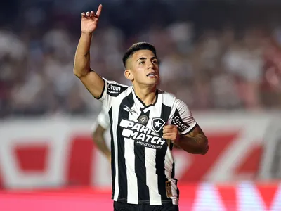 Almada se despede do Botafogo: "Quando vim, tinha tudo acertado para ficar 6 meses"