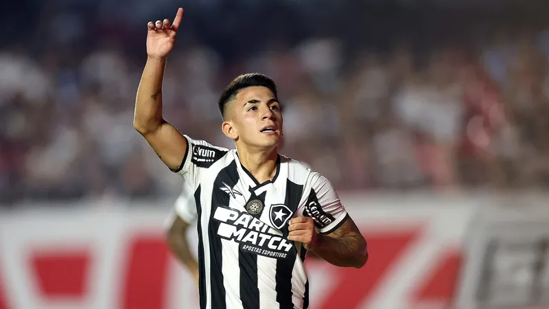 Botafogo sofre, mas vence São Paulo nos pênaltis e avança à semifinal da Libertadores