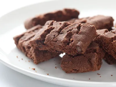 Brownie diet de frigideira sem glúten e zero lactose também pode ser gostoso; prove receita