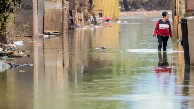 Chuvas no RS causam estragos em 31 cidades; mais de 800 estão fora de casa