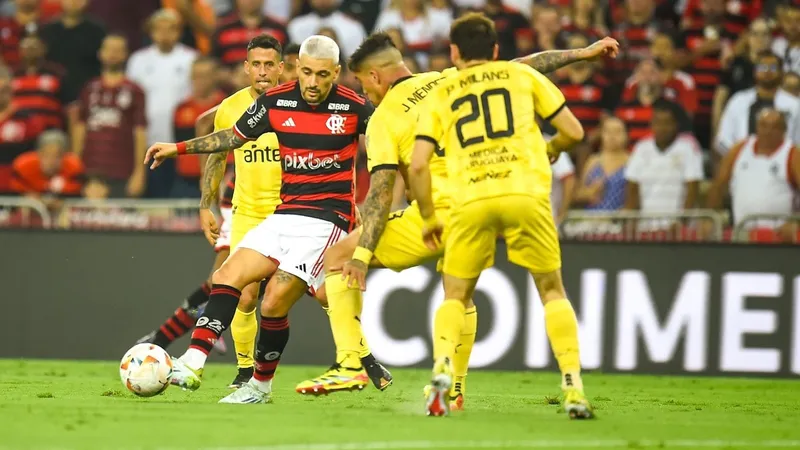 Último semifinalista da Libertadores sai do jogo entre Peñarol x Flamengo