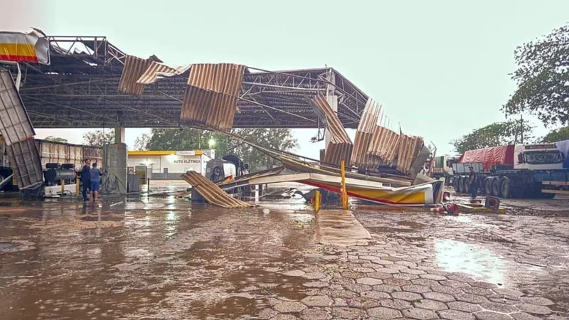 Chuva provoca destruição na cidade de Presidente Epitácio