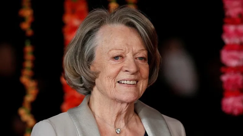 Morre Maggie Smith, atriz da saga Harry Potter, aos 89 anos