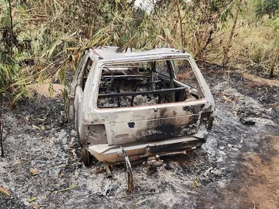 Homem é encontrado morto ao lado de carro furtado e carbonizado em Limeira