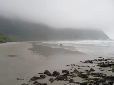 Quente na capital, frio na praia: por que frente fria do mar não muda clima no interior?