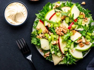 Salada Waldorf tradicional: saiba como fazer receita americana rápida e cremosa