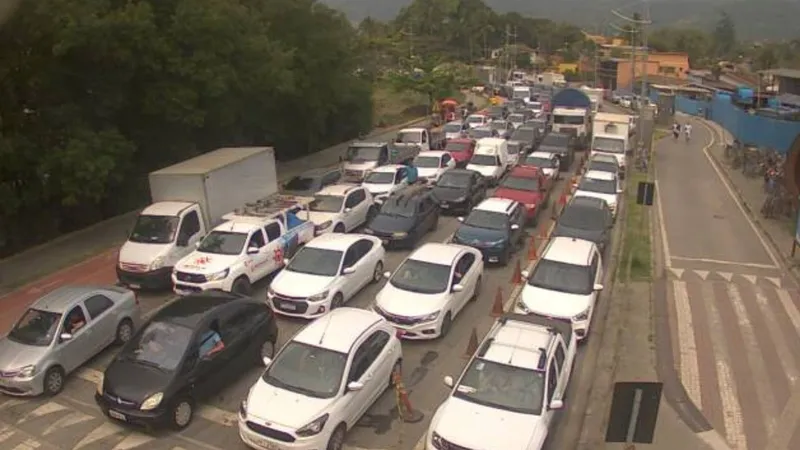 Travessia de balsas entre Ilhabela e São Sebastião é paralisada devido a fortes ventos