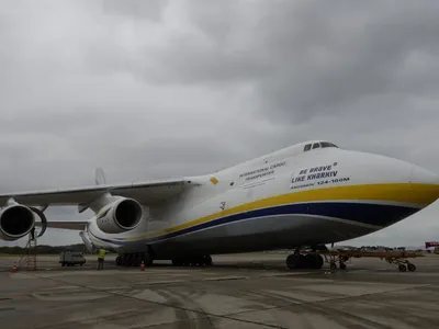 Maior avião de carga em operação no mundo pousa no Rio de Janeiro