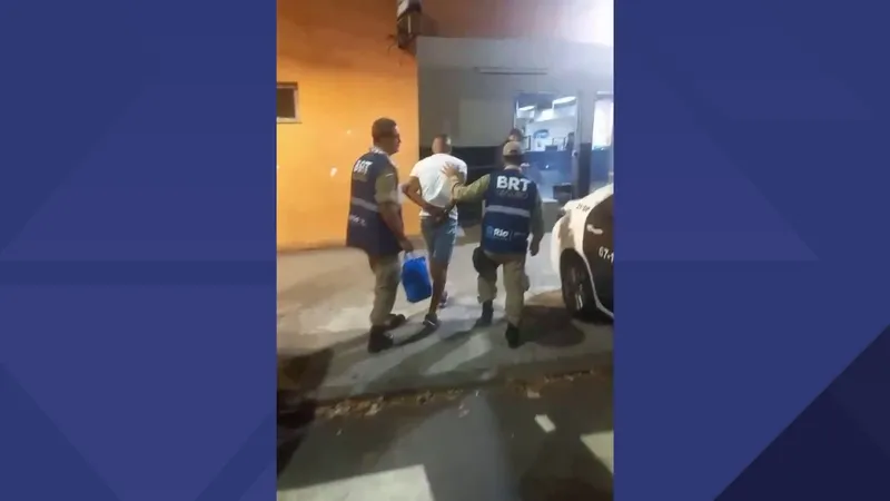 Homem é preso por vandalismo no terminal Fundão do BRT