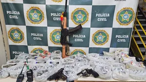 Fuzil é apreendido em operação da Polícia Civil em São João de Meriti