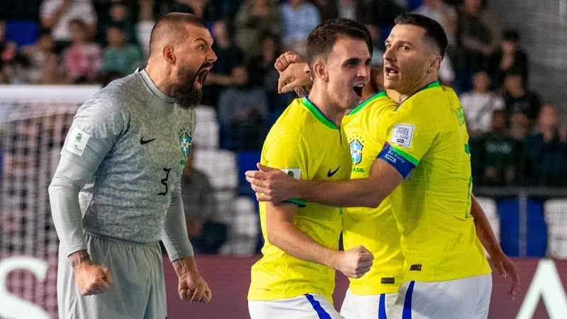 Brasil supera Marrocos e segue para semi da Copa do Mundo de futsal