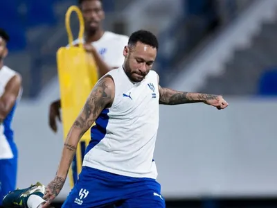 Neymar volta aos treinos com Al Hilal após quase um ano sem jogar