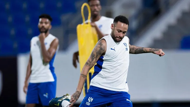 Neymar volta aos treinos com Al Hilal após quase um ano sem jogar