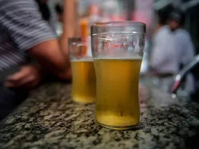 Consumo de álcool causa 12 mortes por hora no país, aponta estudo da Fiocruz