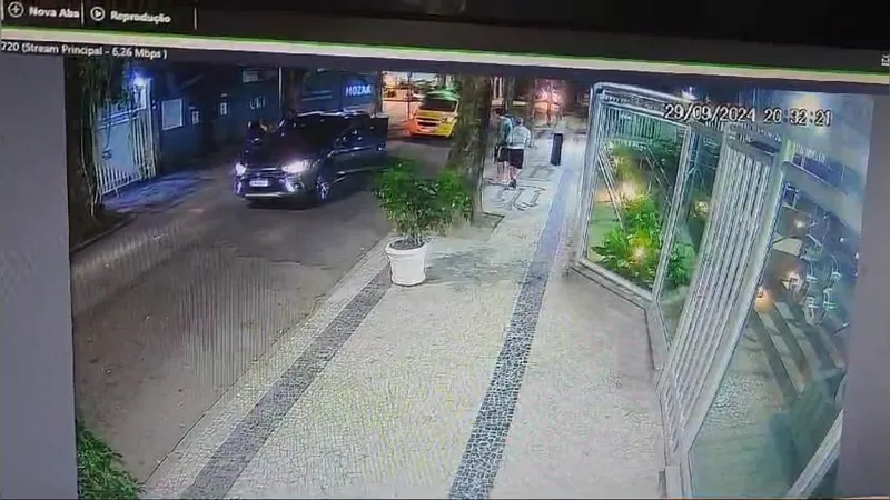 Carro é roubado durante um assalto em Botafogo, na Zona Sul do Rio