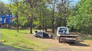 Capotamento de carro deixa um morto e dois feridos em Campinas