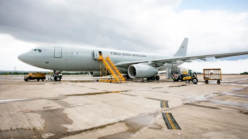 Voo com 3º grupo de brasileiros repatriados do Líbano está a caminho do Brasil