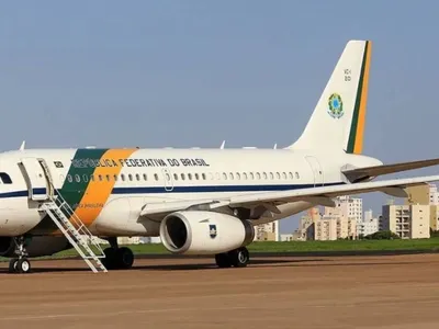 Avião presidencial que leva comitiva de Lula apresenta problemas após decolagem no México