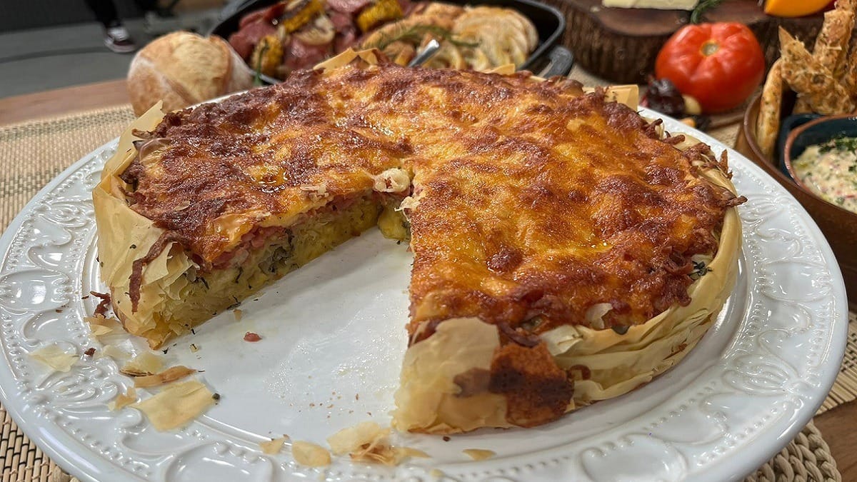 Torta crocante de calabresa com queijo | Band Receitas