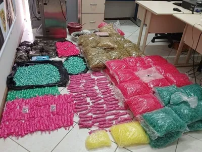 Polícia Civil estoura refinaria e apreende 10 kg de drogas em Pedreira