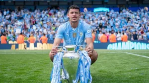 Jogador do Manchester City foi preso após furto de celular em boate na Espanha