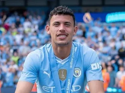 Jogador do Manchester City foi preso após furto de celular em boate na Espanha