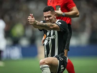 Coutinho marca, mas Atlético-MG vira e sai na frente do Vasco na Copa do Brasil