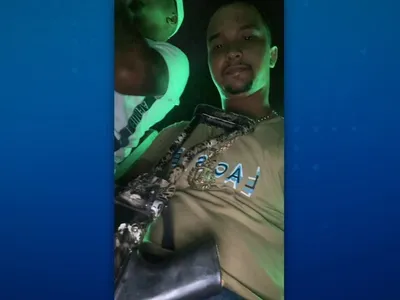 Entregador é morto no RJ; família diz que motivo foi foto com arma de gel