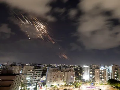 Médico relata apreensão com bombardeios em Israel: "Foram muitas explosões"