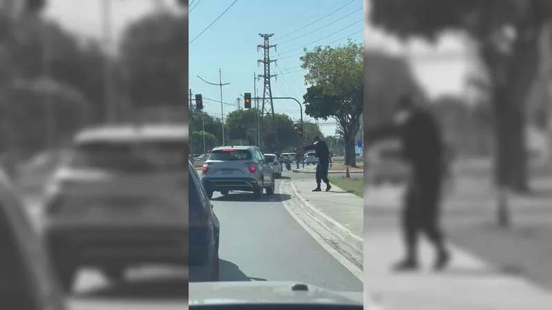 Polícia Militar prende dois criminosos e recupera três carros em Nova Iguaçu