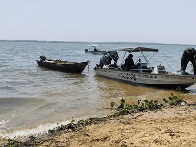 Polícia Ambiental apreende barcos, redes, arma e munições