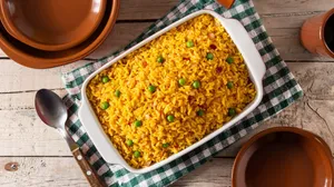 Arroz de forno simples, rápido e barato: faça receita deliciosa que não suja panela