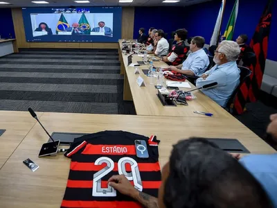 Lula participa de assinatura da posse do terreno do Gasometro para futuro estádio do Flamengo