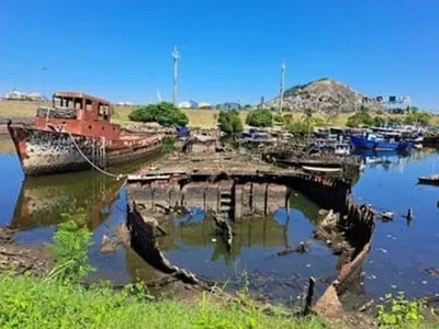 Apenas 6 das 51 embarcações abandonadas foram retiradas da Baía de Guanabara